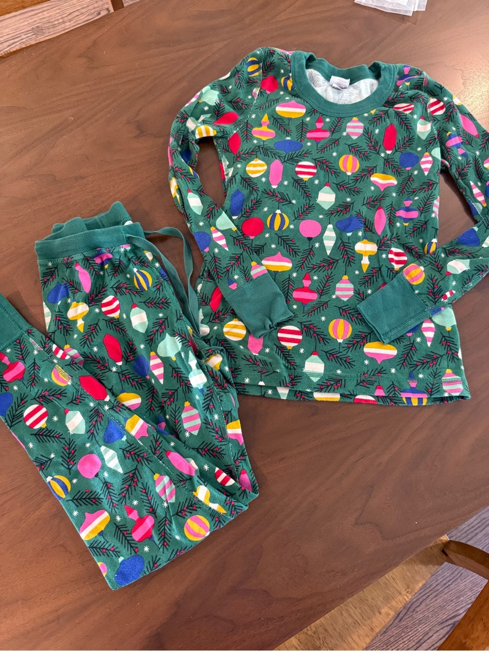 Hanna Andersson women’s xs Green Holiday Ornament Pajama Set